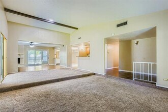 11026 McCree Rd in Dallas, TX - Foto de edificio - Building Photo