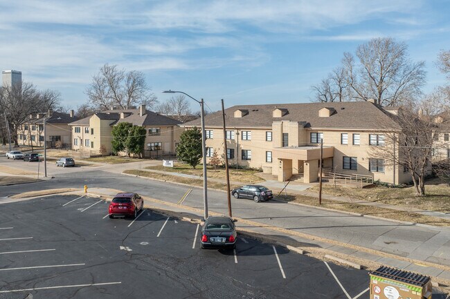 Quincy Park Apartments in Tulsa, OK - Foto de edificio - Building Photo