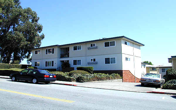 10 S Magnolia Ave in Millbrae, CA - Foto de edificio