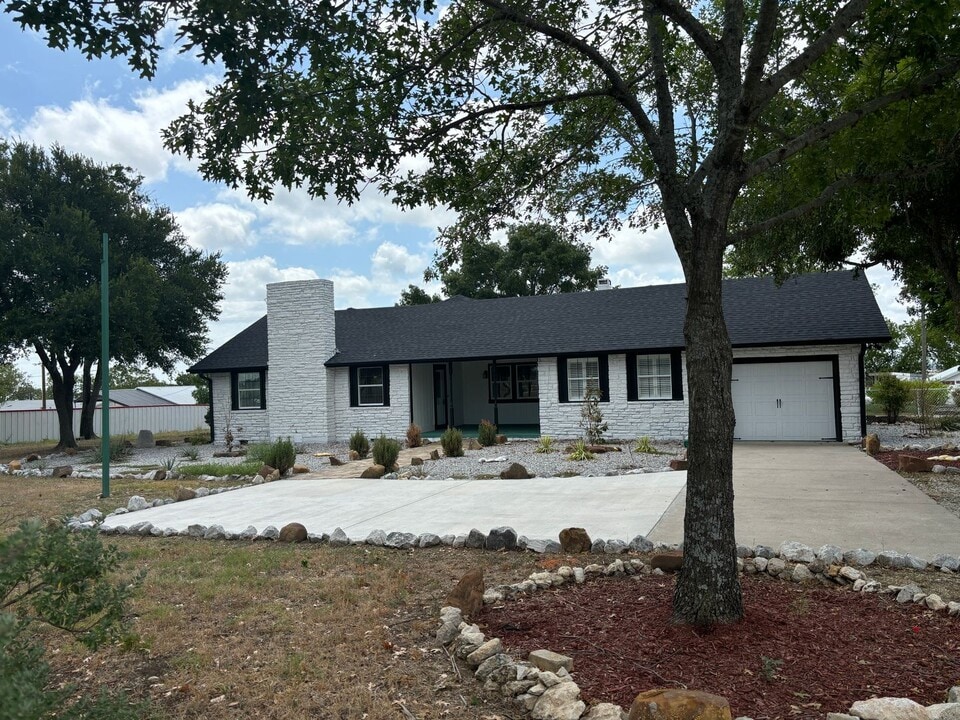 7608 Veal Station Rd in Azle, TX - Foto de edificio