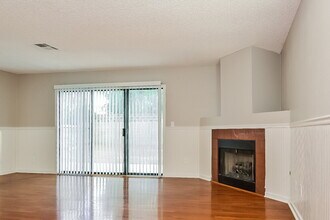 134 Wynntry Dr in Henderson, NV - Building Photo - Building Photo