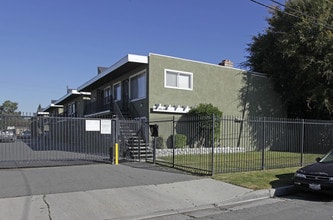4002 W Valencia Dr in Fullerton, CA - Building Photo - Building Photo