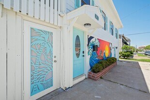 1015 9th St, Unit B in Galveston, TX - Building Photo