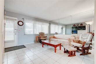 800 SW 10th Terrace in Hallandale Beach, FL - Building Photo - Building Photo