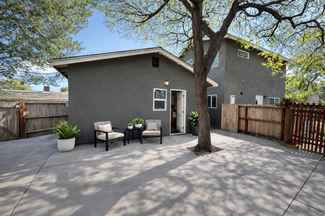 5090 Catoctin Dr in San Diego, CA - Building Photo