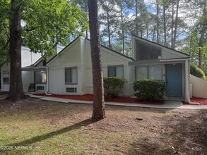 8160 San Jose Manor Dr E in Jacksonville, FL - Building Photo - Building Photo