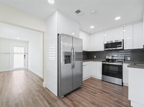 3031 SW 64th Ave in Miami, FL - Building Photo - Building Photo