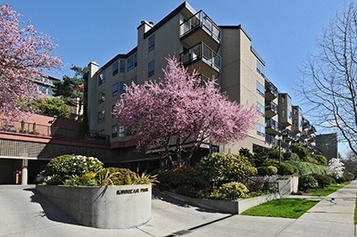 Kinnear Park Condominium in Seattle, WA - Building Photo