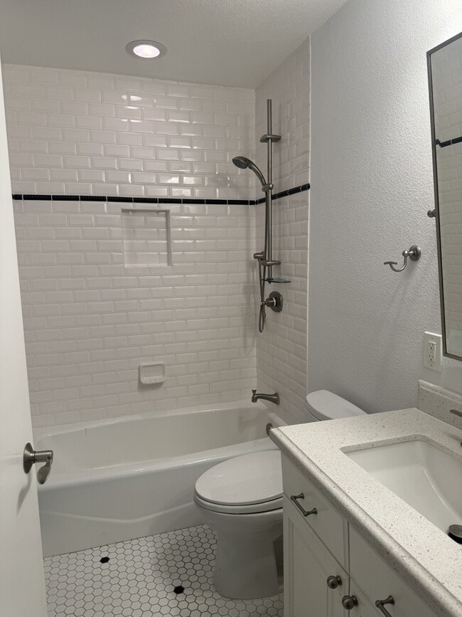 4641 Fulton Ave, Unit 106 in Sherman Oaks, CA - Building Photo - Building Photo