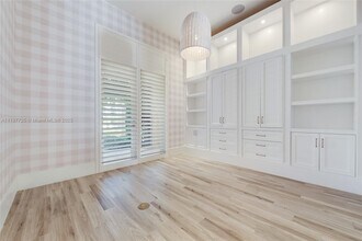 6880 SW 82nd Ave in Miami, FL - Building Photo - Building Photo