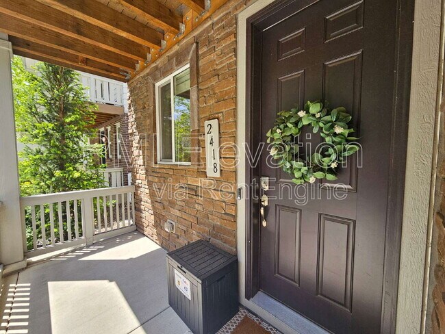 2418 S Troy Ct in Aurora, CO - Building Photo - Building Photo