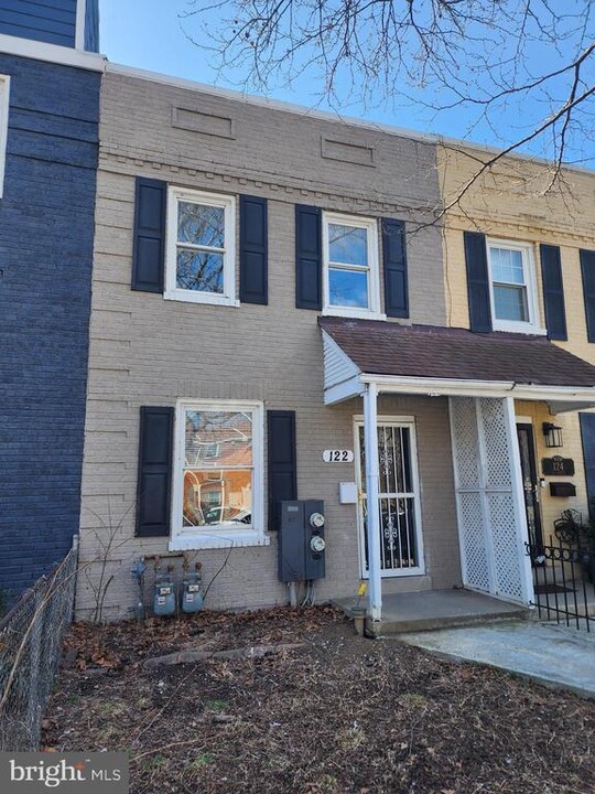 122 O St SW in Washington, DC - Building Photo
