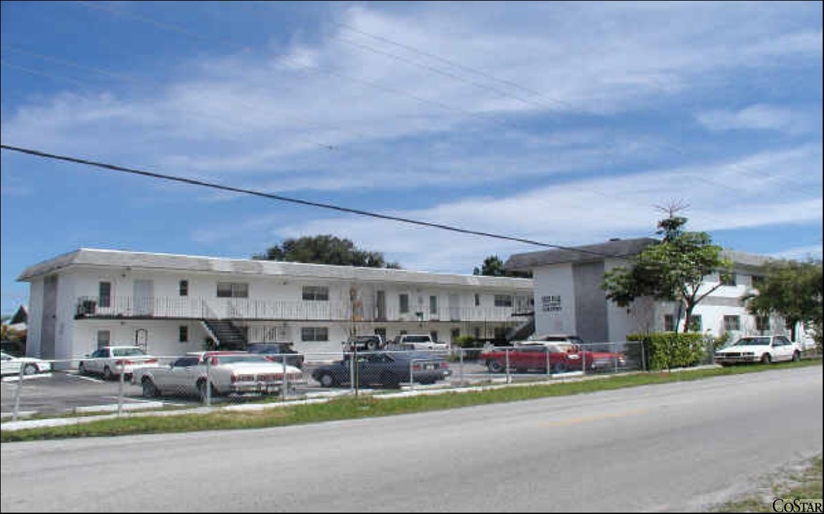 2750 Pierce St in Hollywood, FL - Building Photo