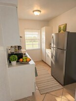 146 NE 1st Ave in Dania Beach, FL - Building Photo