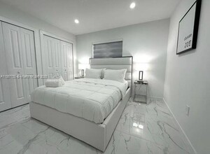 2490 NW 44th St-Unit -1 in Miami, FL - Building Photo - Building Photo