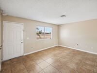 12589 Quinnault Rd in Apple Valley, CA - Foto de edificio - Building Photo