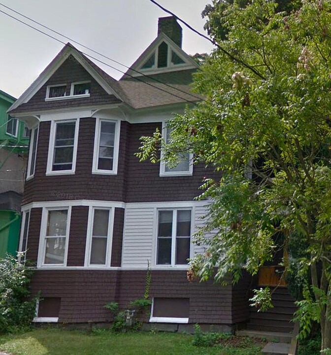 803 E Seneca St, Unit 1 in Ithaca, NY - Foto de edificio