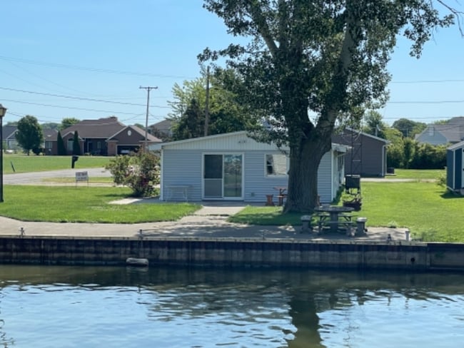 property at 1924 S Stover Dr