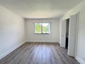 16215 Saddle Club Rd in Weston, FL - Building Photo - Building Photo