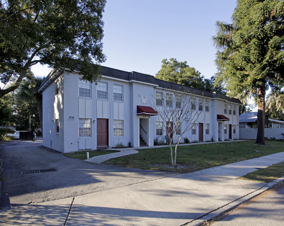 The Oaks Apartments in Orlando, FL - Building Photo