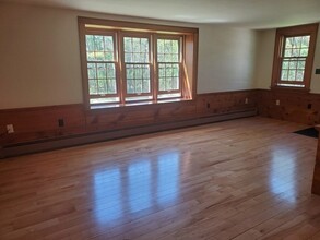 27 Gleasondale Rd in Stow, MA - Foto de edificio - Building Photo