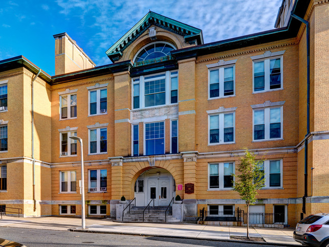 Chapman House Apartments in Boston, MA - Building Photo - Building Photo