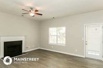 3230 Diamond Blf in Union City, GA - Foto de edificio - Building Photo