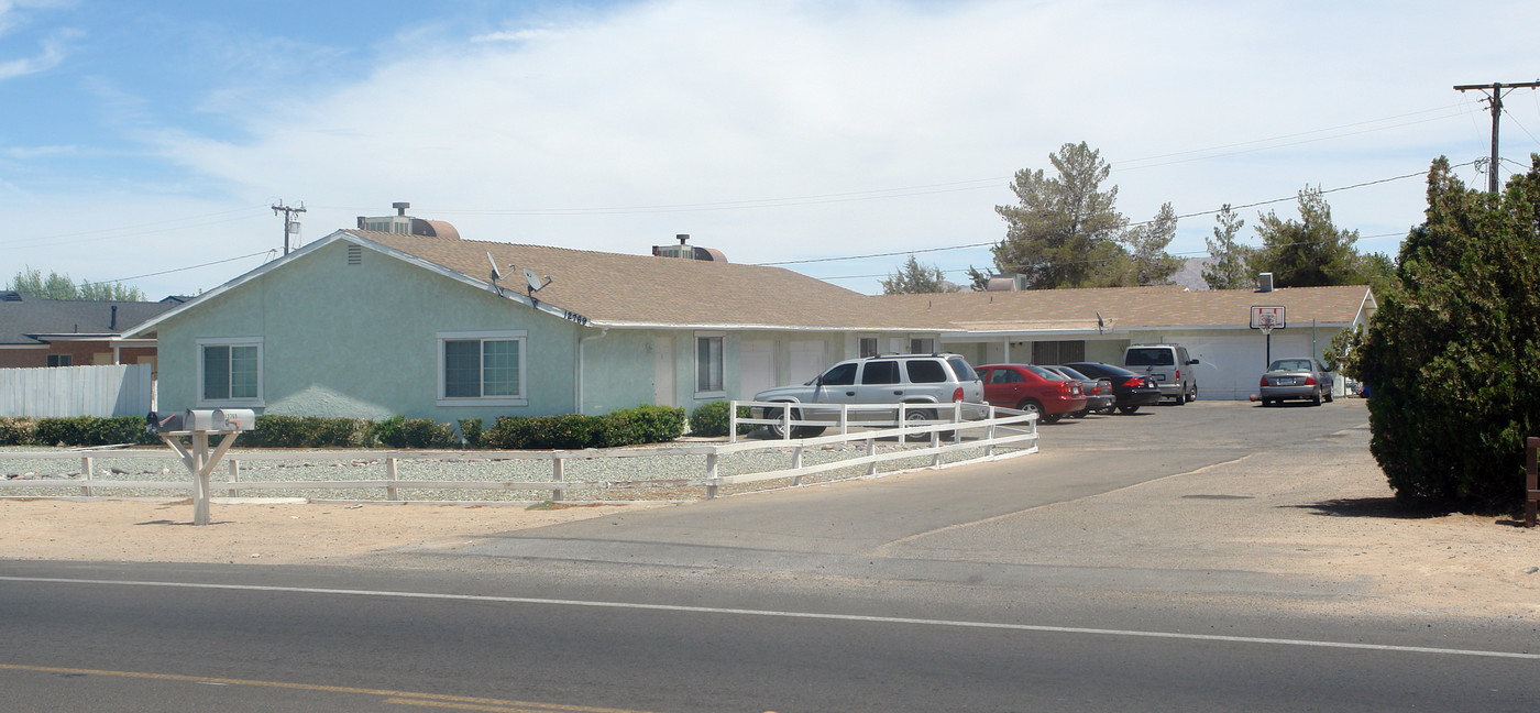 12760 Kiowa Rd in Apple Valley, CA - Building Photo