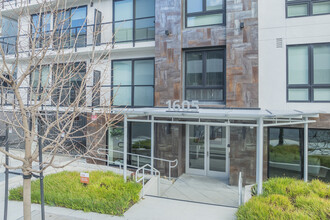 Riviera Condominiums in Walnut Creek, CA - Foto de edificio - Building Photo