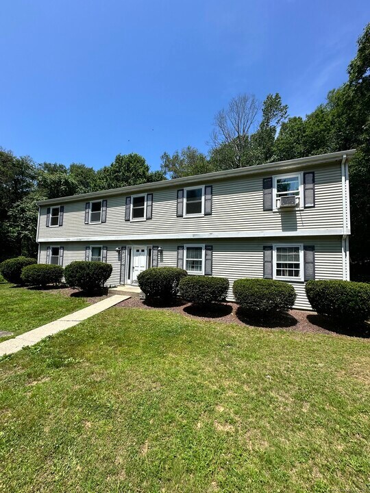 70 Pond Meadow Rd in Essex, CT - Building Photo