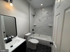 1451 W Loudon St in Philadelphia, PA - Building Photo