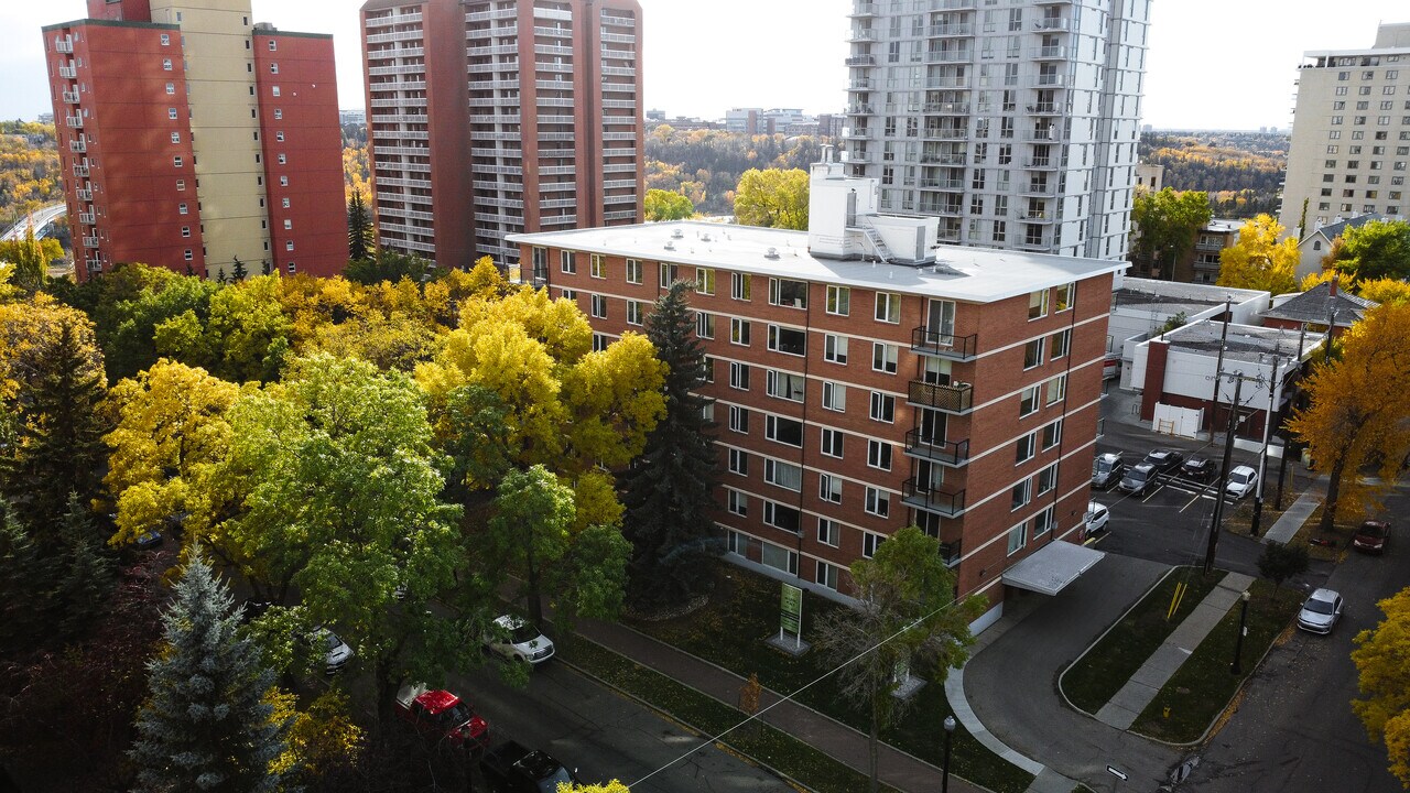 Hi-Level in Edmonton, AB - Building Photo