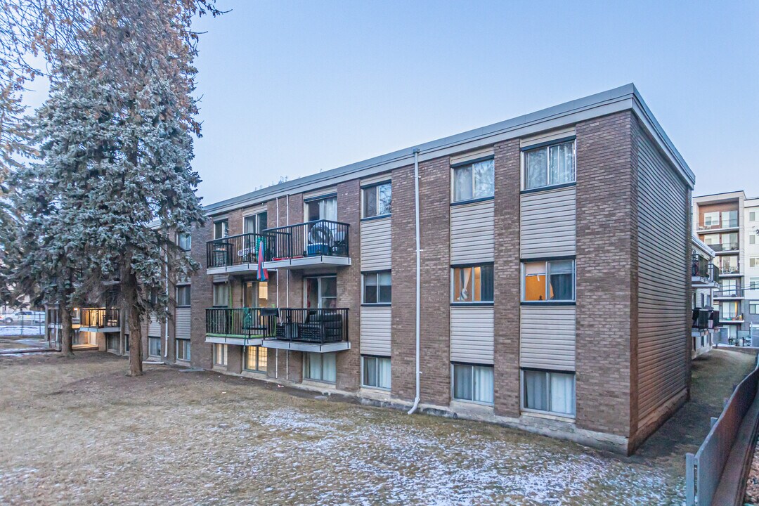 Hudson Arms in Edmonton, AB - Building Photo