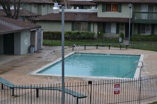 30 W Elliot St in Woodland, CA - Building Photo