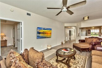 1970 Willow Bend Cir, Unit 6-102 in Naples, FL - Foto de edificio - Building Photo