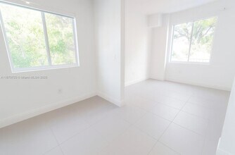 541 NW 33rd St, Unit 5 in Miami, FL - Building Photo - Building Photo