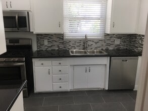 2316 Broadview Dr, Unit 2316 in Glendale, CA - Building Photo - Building Photo