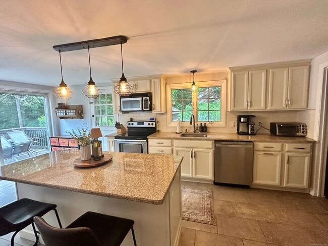 29 N Hill Rd in North Haven, CT - Building Photo - Building Photo