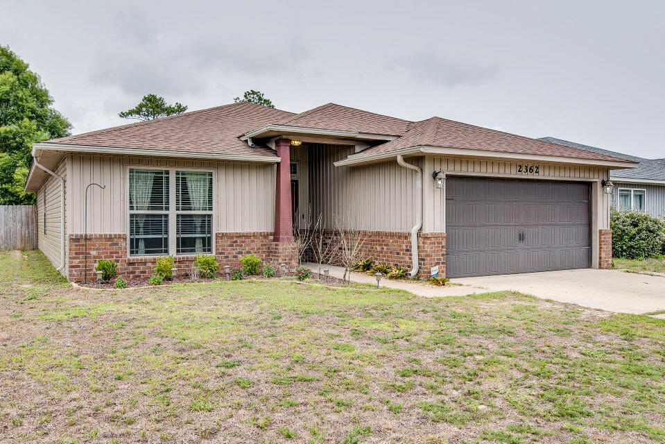 2362 Duncan Ridge Dr in Navarre, FL - Building Photo