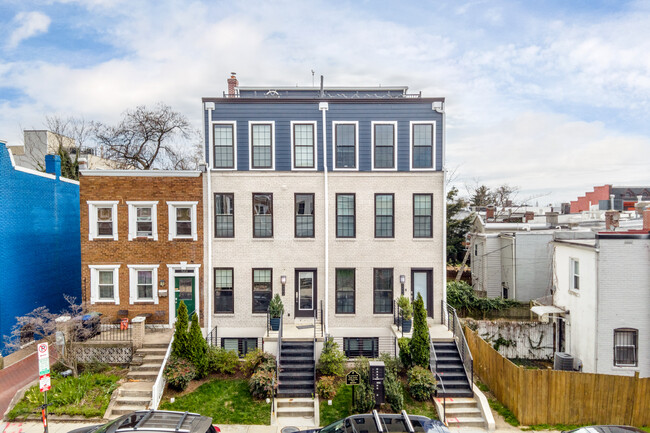 526 Lamont St NW in Washington, DC - Foto de edificio - Building Photo