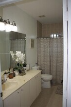 909 NE 41st Terrace in Homestead, FL - Foto de edificio - Building Photo