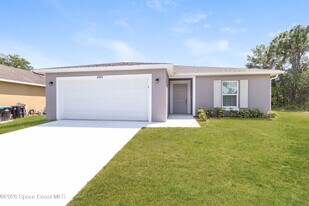 490 Hatcher St SE in Palm Bay, FL - Building Photo