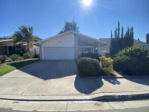 23091 Vía San Gabriel in Mission Viejo, CA - Building Photo - Building Photo