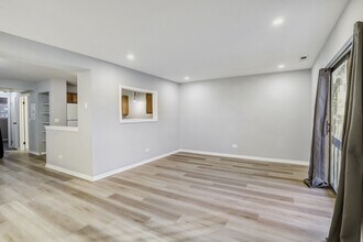 2252 Abbeywood Dr in Lisle, IL - Building Photo - Building Photo