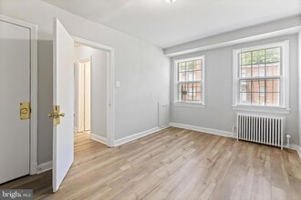 215 Oakwood St SE, Unit 7 in Washington, DC - Building Photo - Building Photo