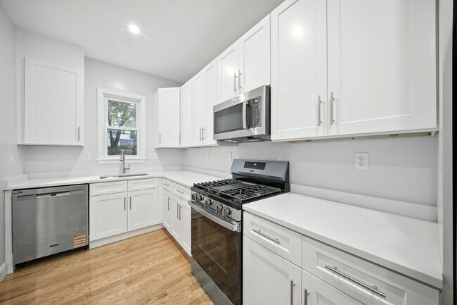 155 Wellington Hill St, Unit 1 in Boston, MA - Building Photo - Building Photo