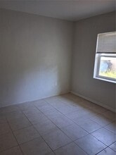 7118 5th Ave N in St. Petersburg, FL - Foto de edificio - Building Photo