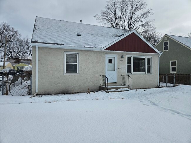 property at 5010 N Sheridan Ave