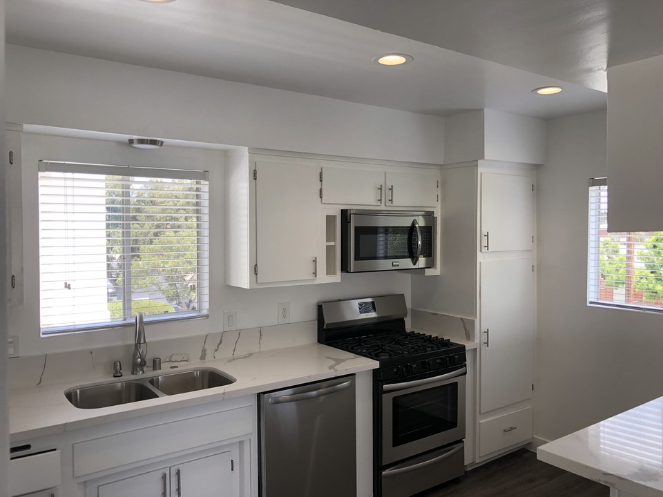 303 Center St, Unit 2 in El Segundo, CA - Building Photo
