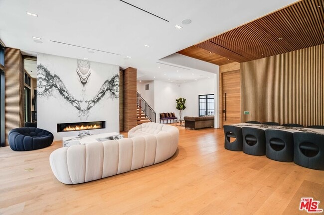 16015 Valley Wood Rd in Los Angeles, CA - Building Photo - Building Photo
